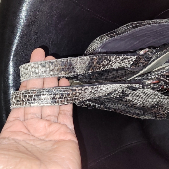 ❤Simply Vera Wang Large Faux Snakeskin Tote Purse❤ - Picture 9 of 16